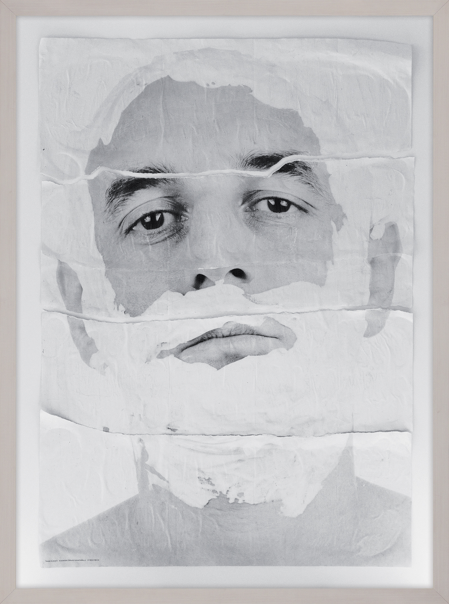 SA13BGB01 — Manifesti decollati. Legno. Vetro