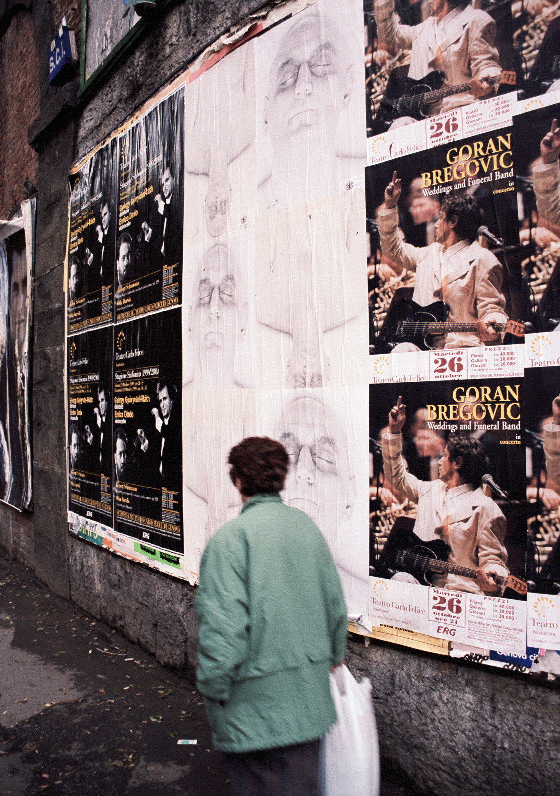 1999. Genova. Pubblica affissione.