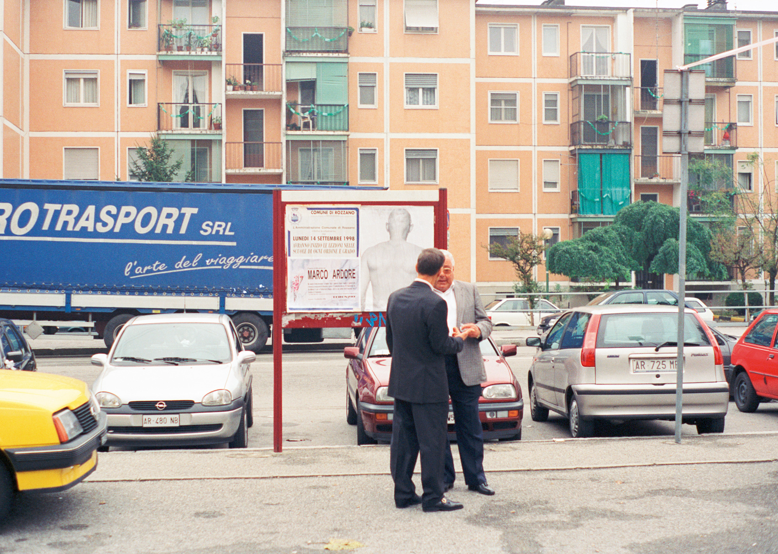 1998. Rozzano (Milano). Pubblica affissione.
