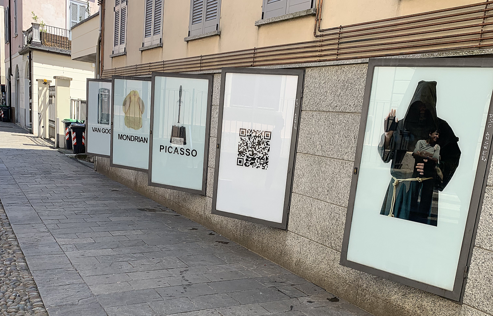 2025. Varese. Pubblica installazione.